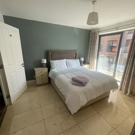 Fabulous And Sunny 2 Bed Apartment, In Centre