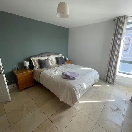 Lägenhet Fabulous And Sunny 2 Bed Apartment, In Centre *