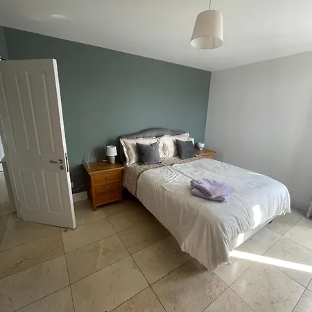 Fabulous And Sunny 2 Bed Apartment, In Centre 아파트 코크