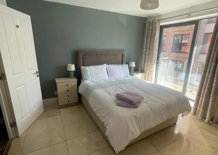 Fabulous And Sunny 2 Bed Apartment, In Centre