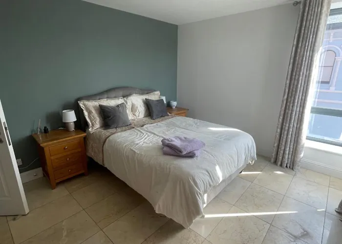 Apartamento Fabulous And Sunny 2 Bed Apartment, In Centre *