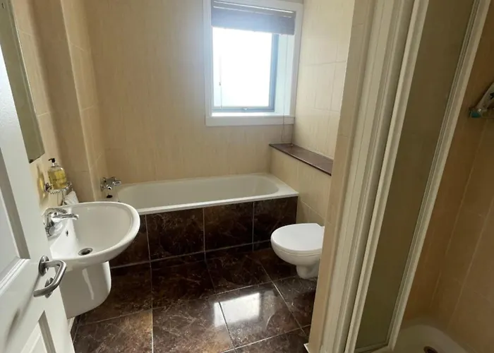 Apartamento Fabulous And Sunny 2 Bed Apartment, In Centre *